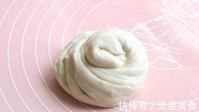 做法简单的烙饼，不用揉面不用发面，外酥里嫩热乎乎的才好吃