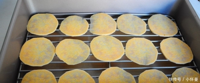 想吃红薯片不用买,教你简单做法,烤一烤就能吃,想吃多少烤多少