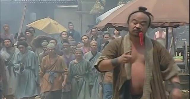 外乡人&杨志被泼皮牛二戏弄,为何不当场揍他其实这正是杨志聪明的一面!