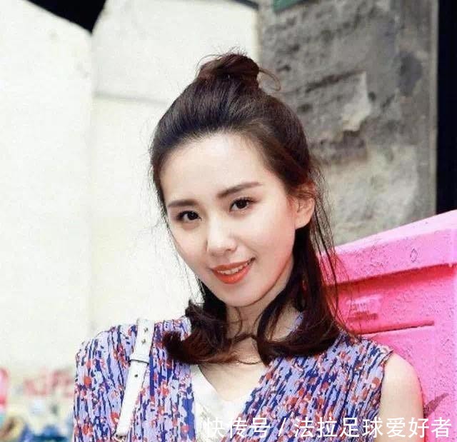 脸型|丸子头已经不流行了,现在流行男女通吃的“苹果头”,减龄显脸小!