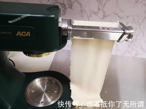 表皮|饺子莫要煮着吃，换个方法表皮透明吃着更筋道，保证不破皮更好吃