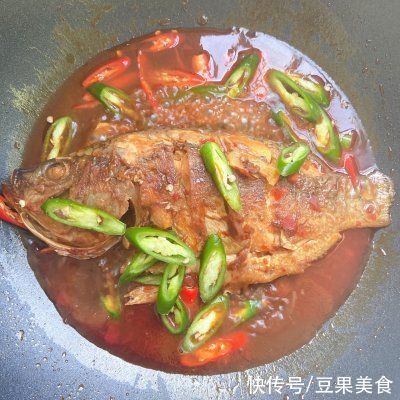 鱼身|饭店的红烧罗非鱼为什么那么好吃，主要是多了这一步