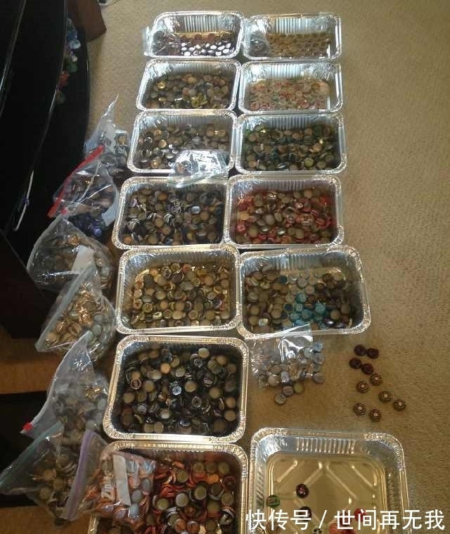 直击男子五年攒下2530个瓶盖,制作了一个别致的吧台