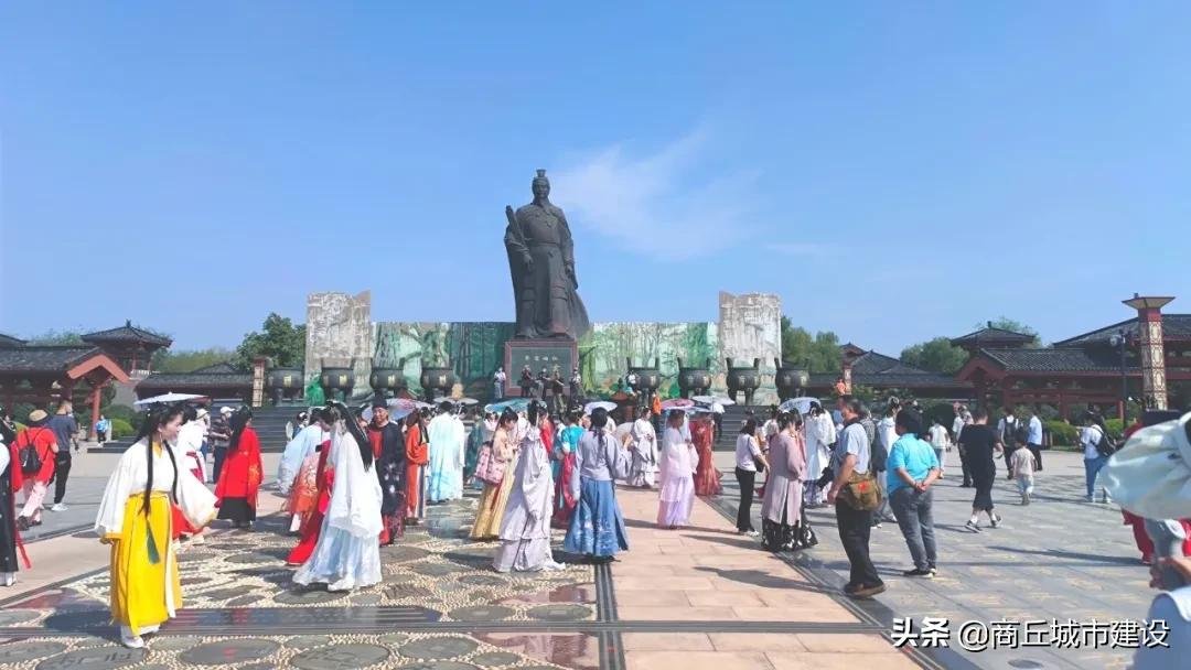 非遗|国庆假期第一天，商丘火神台景区游人如织、秩序井然