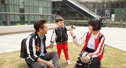 鱼刺|孩子误拿502胶水滴眼睛，妈妈30秒内的处理办法，医生都夸奖