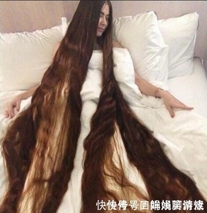 女子|女子二十多年没剪头发,洗个头都需要一天时间才能干!