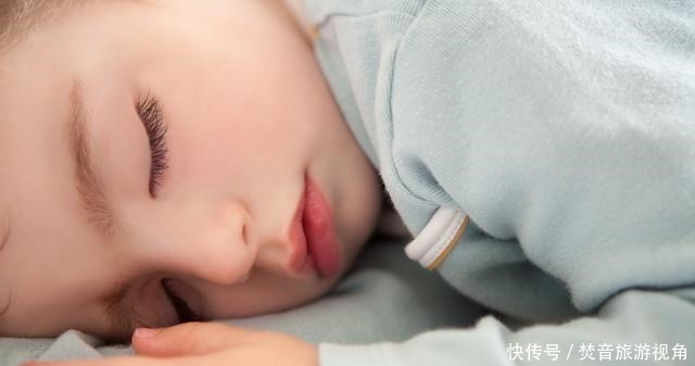 小宝宝|宝宝睡觉不老实,妈妈以为“闹觉”不耐烦,殊不知宝宝发出“帮帮我”的信号!