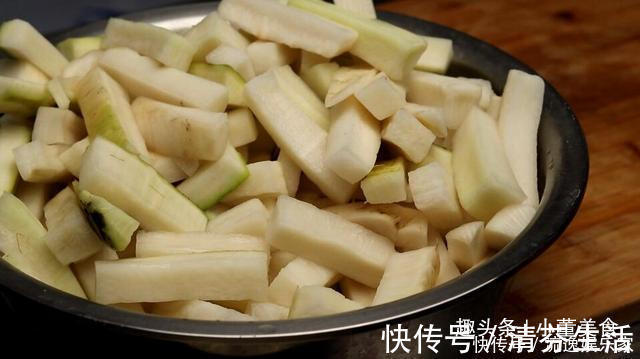 小董|腌萝卜好吃有诀窍，老妈30年秘制配方，简单又好吃，拿肉都不换