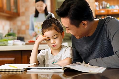 学生|那些家长基本不管，学习成绩却十分出色的孩子，真的存在吗