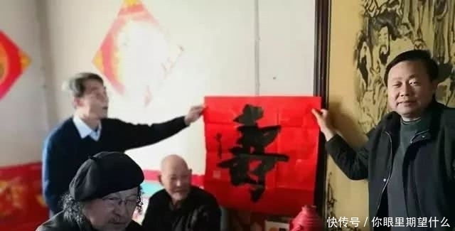 王延|书法家为90岁以上老人送“寿”字,3年送900幅,充满正能量