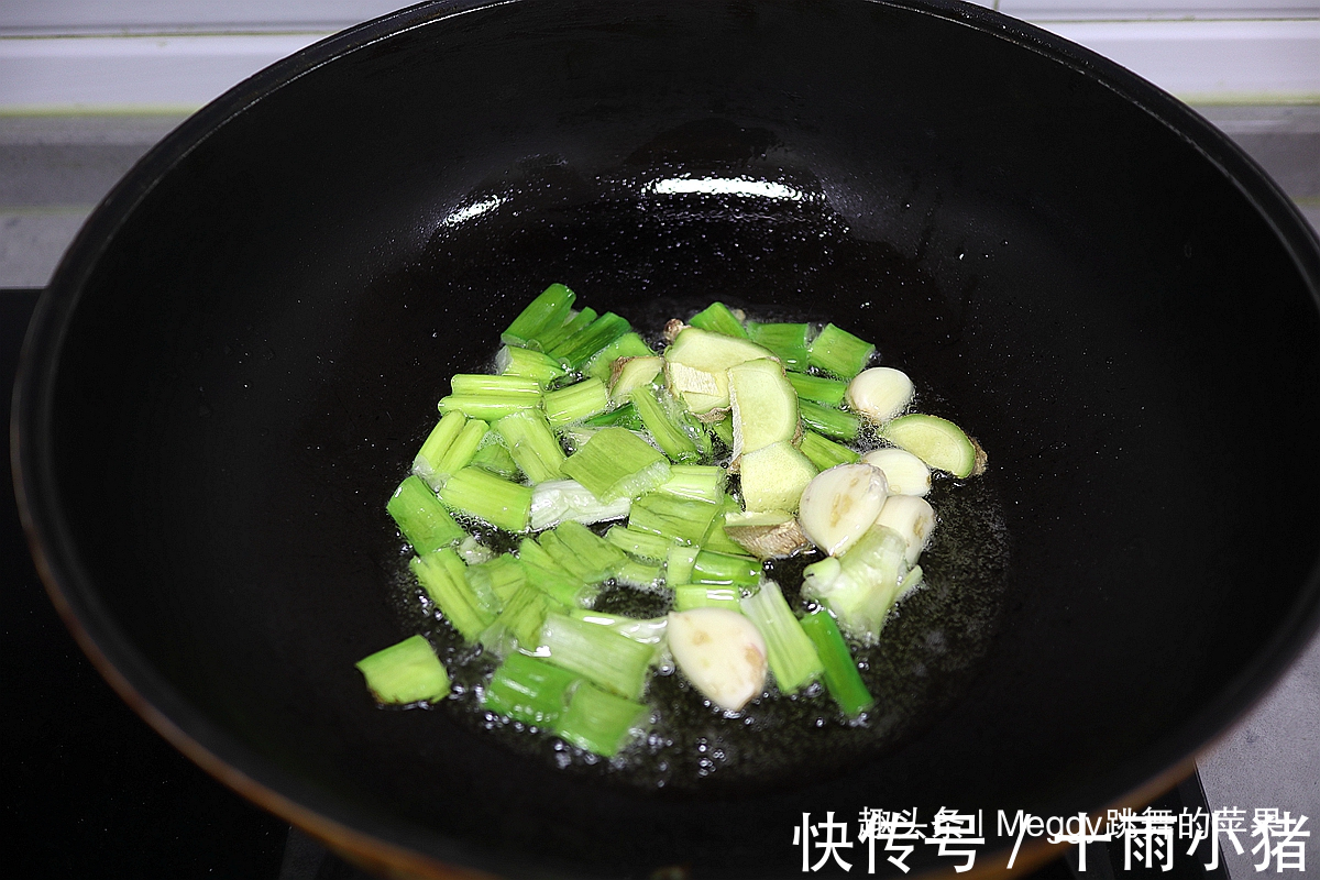 这鱼被称“老板鱼”,是魔鬼鱼的亲戚,全身无刺,鲜美不舍得挪筷