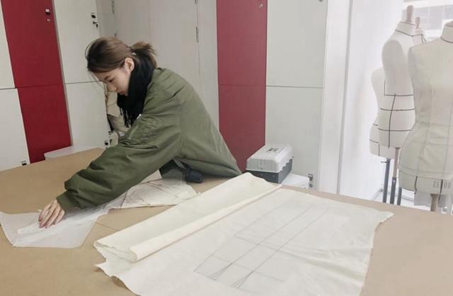 变形记|那个每天开销上万,16岁还要大人喂饭的女孩,现如今判若两人