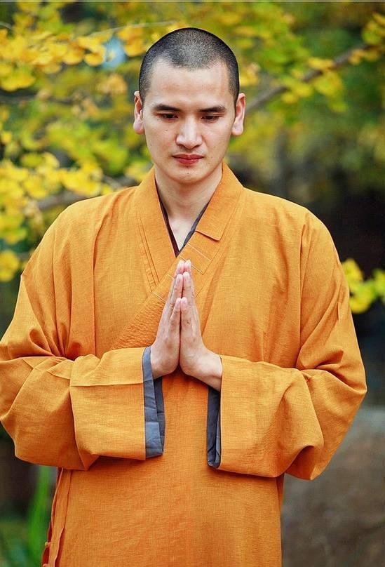 中国“最帅和尚”,富婆砸400万法拉利疯狂追求,他却果断拒绝