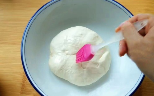 家常葱油饼这样做最好吃,掌握这2个秘诀,柔软多层,凉了也不硬