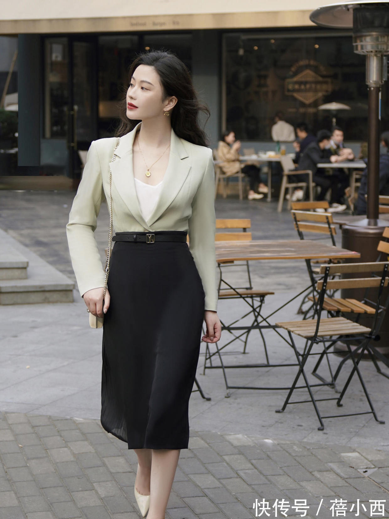 穿搭 优雅女人的穿搭法宝,半身裙搭配你get了吗?轻松塑造高级感
