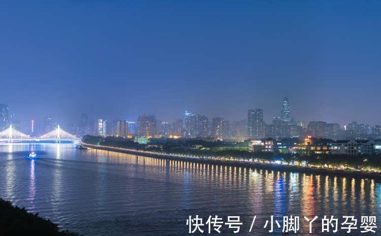 大海|把大海的纯粹带进家里，打造现代四居室，享受绝佳美景