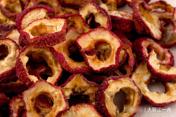 炖鸡汤时,牢记“3放2不放”,鸡汤鲜香味浓,越喝越解馋