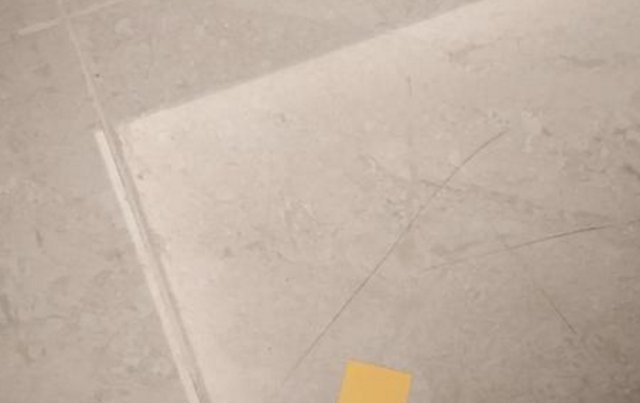 地板砖渗色处理妙招,地板砖划痕如何处理,地板砖划痕修复步骤