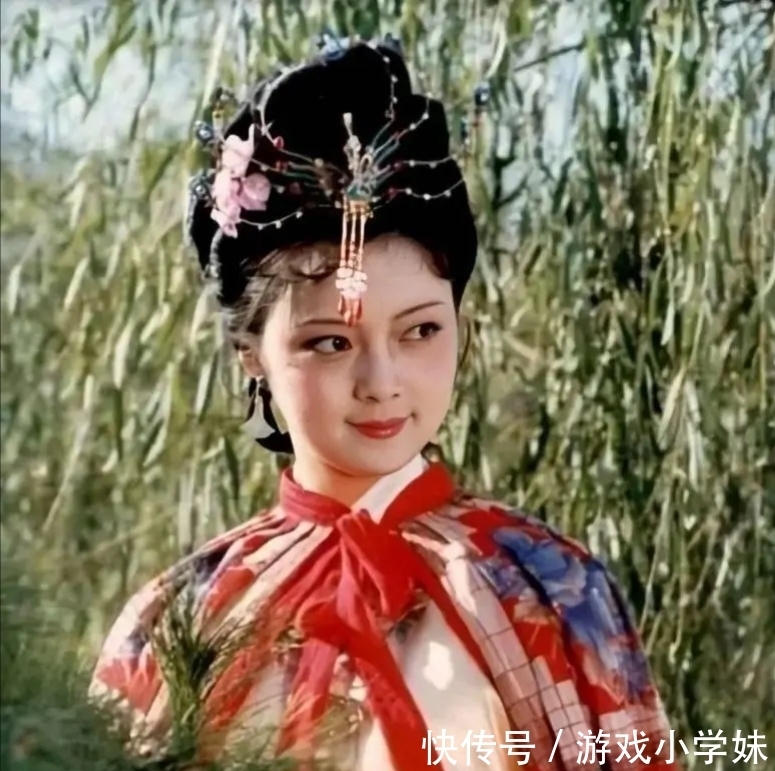 薛宝钗|宝钗是不是自私？她为什么不找别的官宦子弟联姻，而成全宝黛呢？