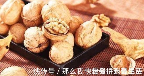 维生素b|核桃浑身是宝,但吃错了时间,反而诱发疾病!多数人不知道!