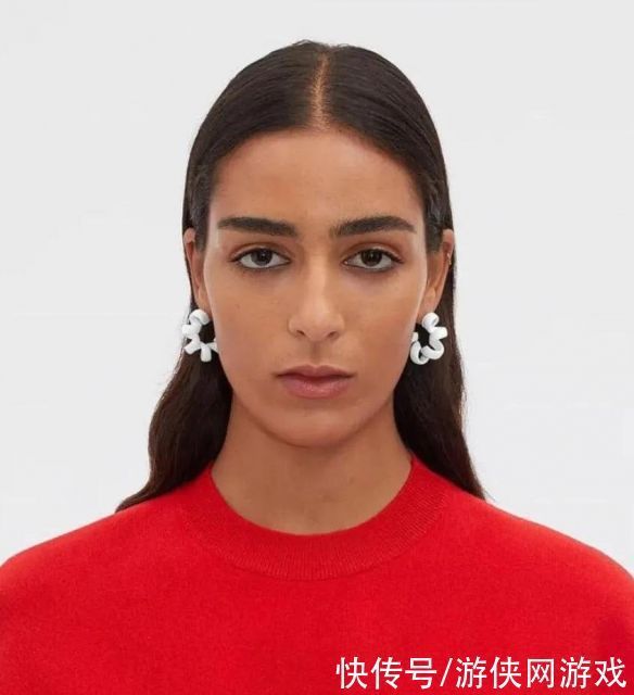 天价|一根电话线1万5?国外奢侈品牌推天价项链惹网友吐槽