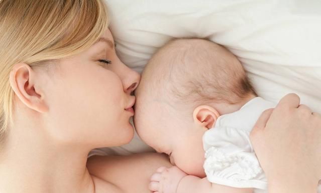 喂养|同天出生,“喝母乳”和“喂奶粉”的宝宝,3个月后差距一目了然