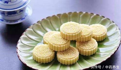 想吃绿豆糕不用买,亲手制作,2分钟学会,香甜细腻,0添加剂