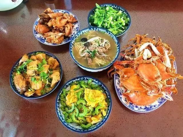 猪肉|回婆家，3家亲戚请吃饭，你能从菜式看出哪家最穷哪家最富裕吗