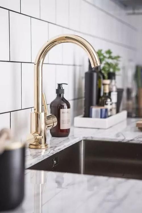 家里的窗户用它擦一擦，光亮如新，再也不沾灰！