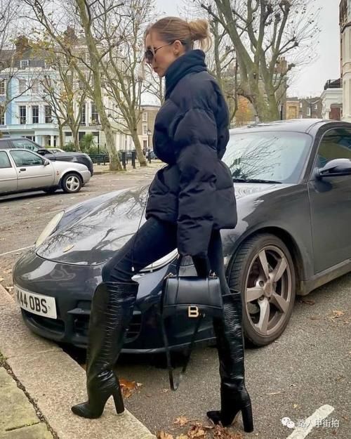  路人甲|【路人甲街拍】12-15/黑色羽绒服才是永不过时的冬季神款