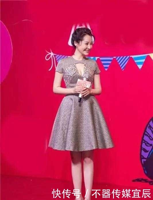 许晴真不知道自己多大岁数了?学00后穿A