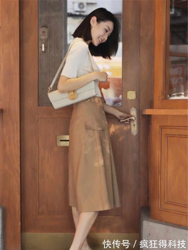 半身裙 百褶裙过时了,今夏流行“A字长裙”,配上这款低跟鞋,太洋气了!