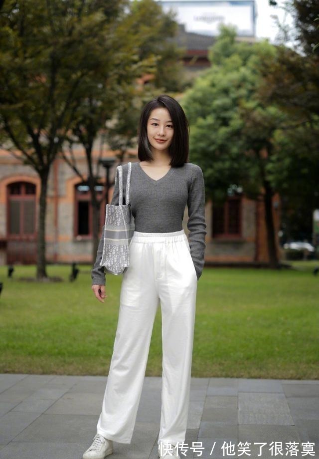 时髦 别穿打底裤了,当下流行这条“豆腐裤”,时髦还不易撞裤,很实用!