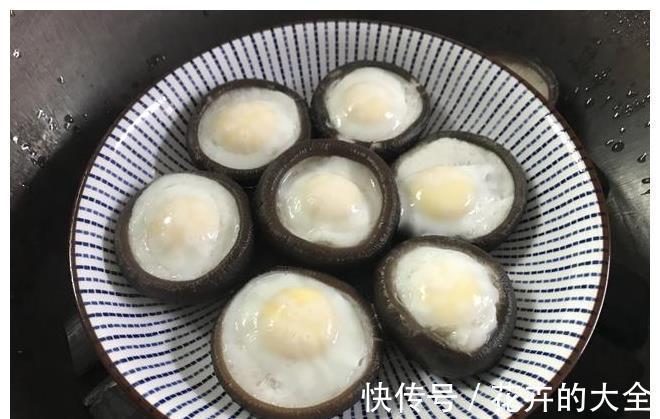 色拉汁|孩子最爱吃这蛋,不煎不炸超简单,两口一个,好吃停不下