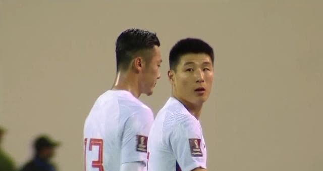 航班|国足包机抵达上海,开始集中隔离!球迷建议:吃住行费用自己出吧