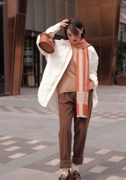 时髦 冬季就该这么穿,不冻腿的“羽绒服”穿搭示范,减龄显瘦还时髦