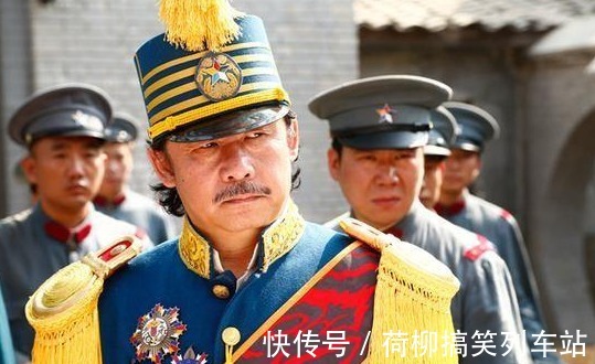 副官$傻小子逃荒,被扎纸匠收做徒弟,晚上师傅却对他说:你师娘不是人