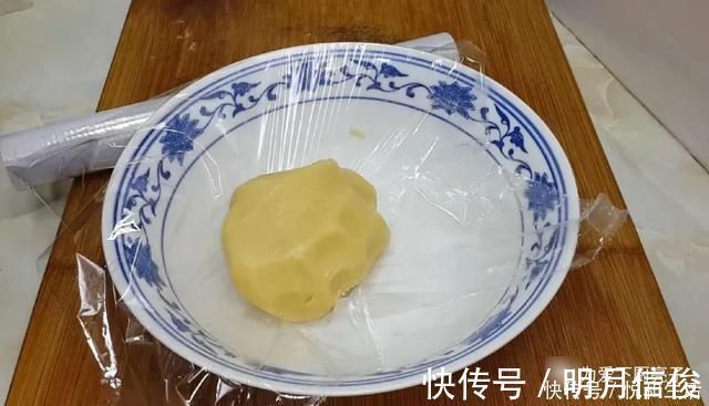 好吃|红豆饼这样做太好吃了,锅里烙一烙,我家一周吃五次,真的太香了