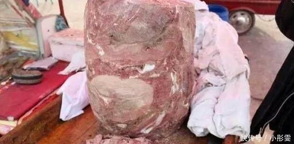 特色|大叔集市上摆出一车肉,开始只是有人围观,但切开后很快被抢光
