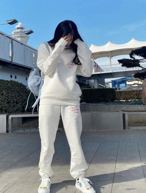 时尚女孩|小白鞋已经OUT,欧阳娜娜带火了“动漫少女鞋”,00后的最爱