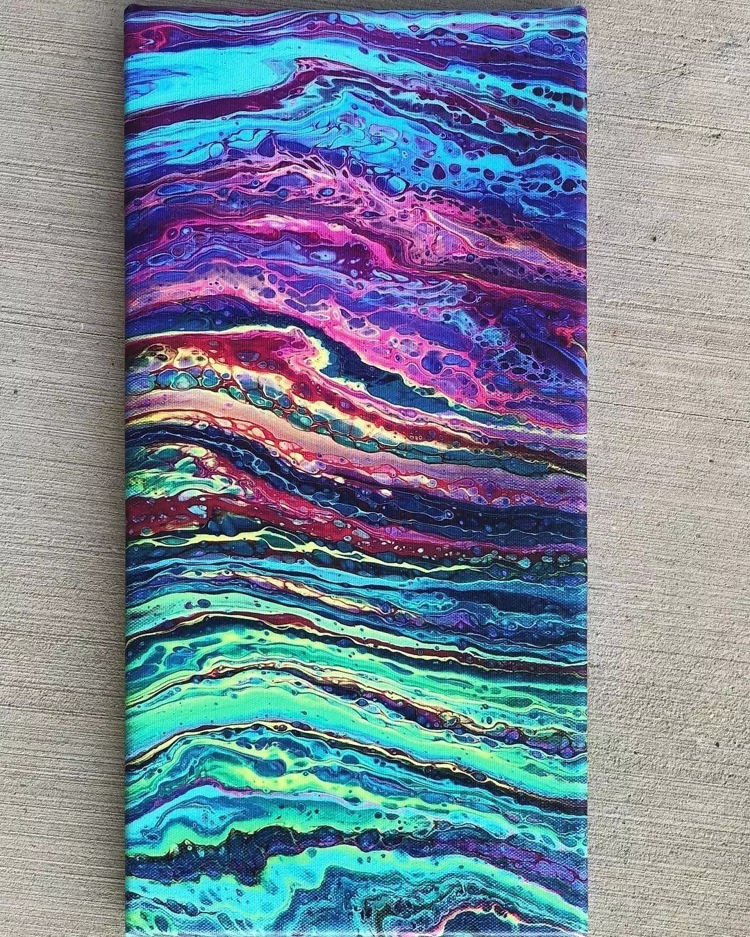 流動性$從沒學過美術的她,用簡單粗暴技法畫畫,讓她成為了百萬富豪