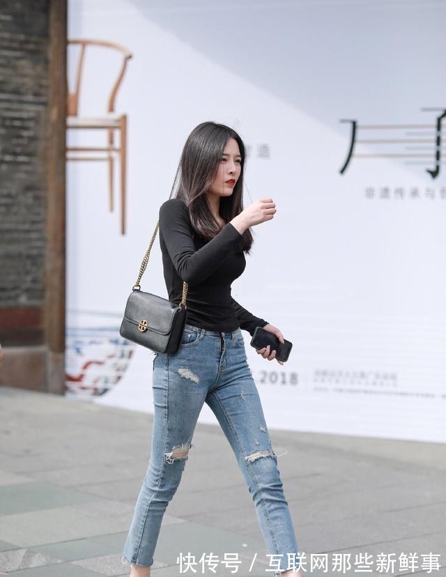 阔腿裤 花色打底裤搭配黑色上衣,运用叠穿,变得更有时尚感!