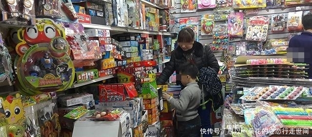 家长|孩子在商场哭闹要玩具,家长买还是不买?和孩子斗智斗勇有大学问