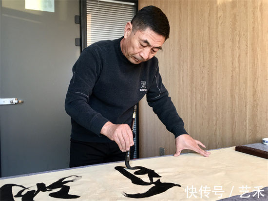 书法艺术$纸砚待君子,笔墨见人生!——记书法家李全福先生书法人生