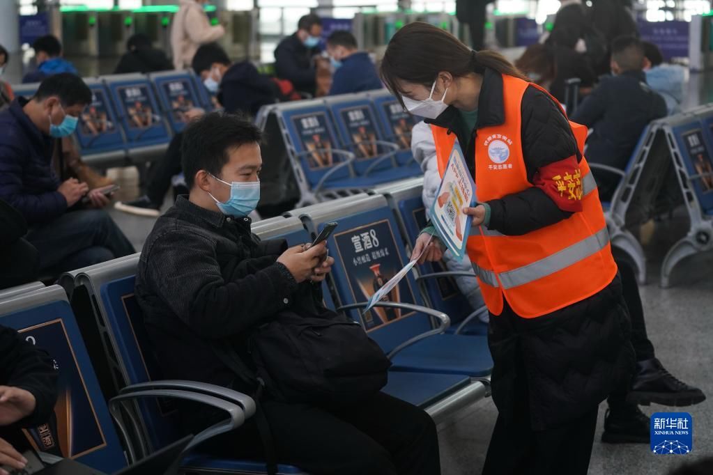 新华社记者|江苏南京：“平安志愿者”在行动