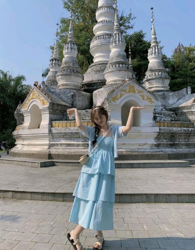 快收起你的阔腿裤，甜美温柔的小裙子更流行，清爽舒适还有气质