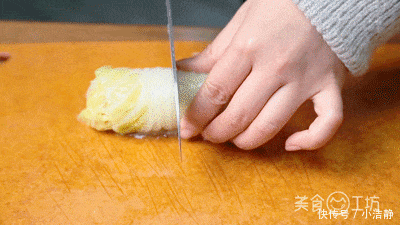 白菜这样搭最妙!不加一点肉,随手一卷,鲜美又解腻