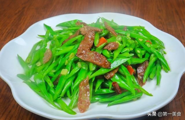 四季豆|厨师长教你饭店腊肠炒芸豆做法，满满都是小技巧，清脆可口又简单