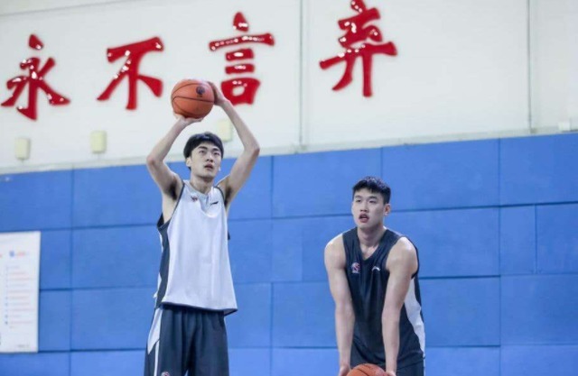 杨鸣|5分2篮板!辽宁男篮新星让人失望,2米08中锋被杨鸣放弃