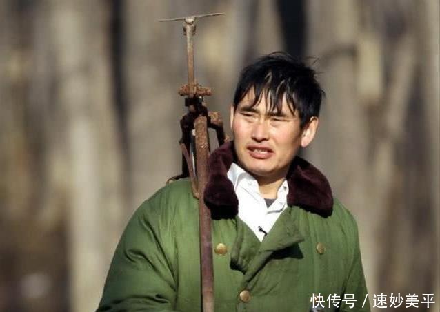 改正|大衣哥再次展露书法,写错字却拒不改正,曾4个字卖20万天价